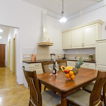 Terrace apartment in Malostranské náměstí Praga Exterior foto