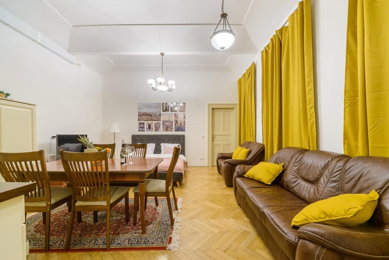 Terrace apartment in Malostranské náměstí Praga Exterior foto