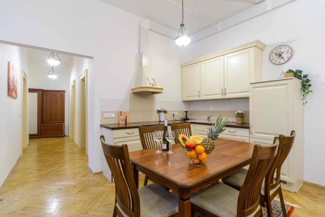 Terrace apartment in Malostranské náměstí Praga Exterior foto
